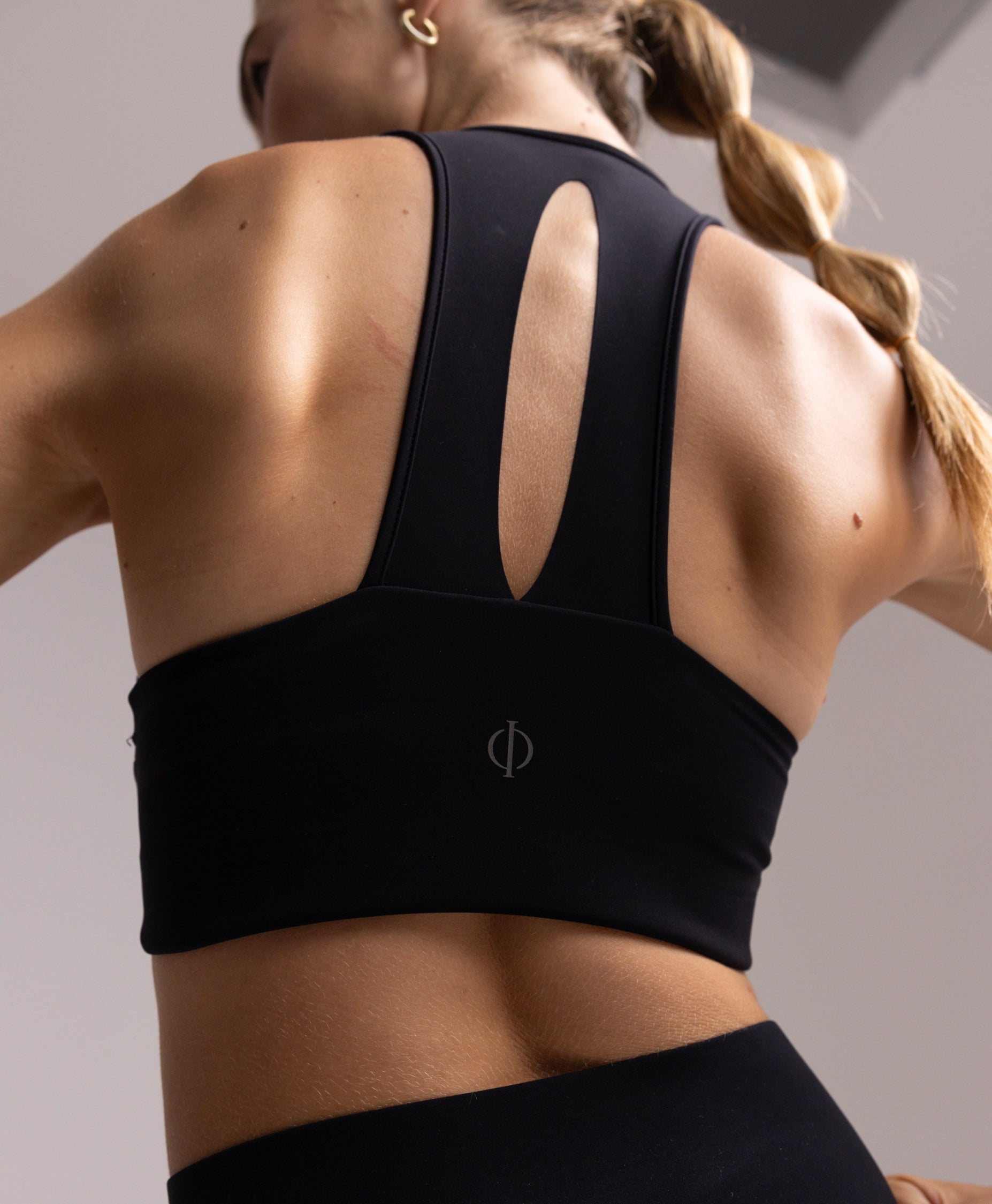 Back view of the Philos Armor Bra, highlighting the T-back design that allows for unrestricted arm movement during runs.